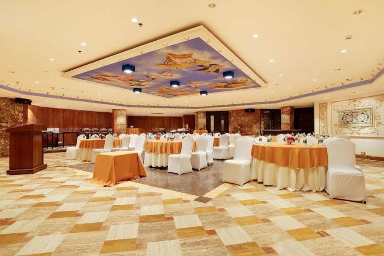 Фото Hotel The Royal Plaza