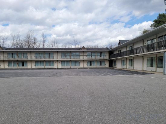 Фото Super 8 by Wyndham Charleston Wv