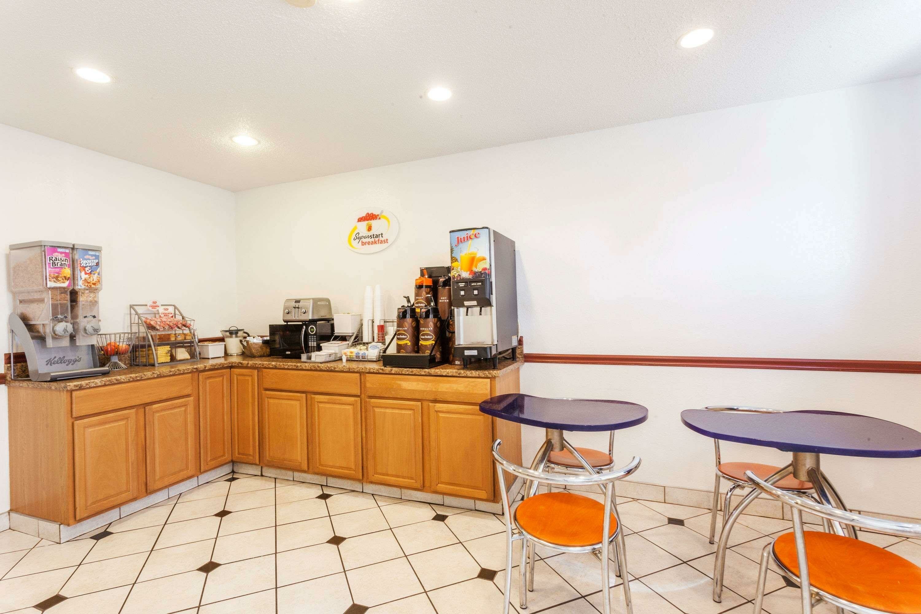 Фото Super 8 by Wyndham Winchester Va