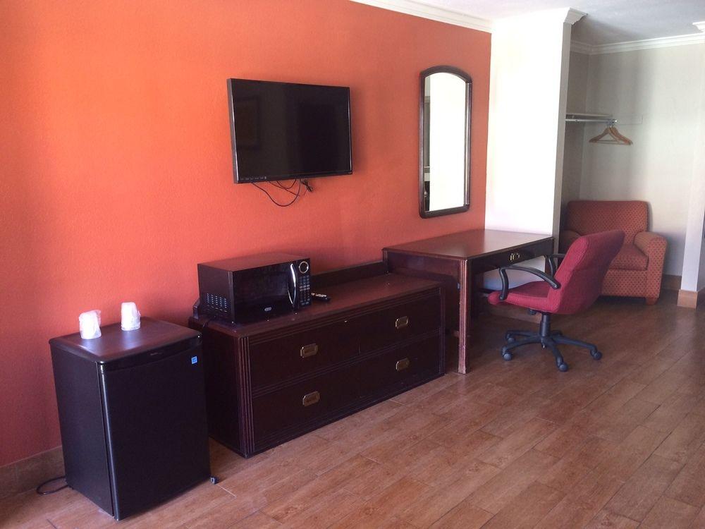 Фото Hyland Inn Long Beach