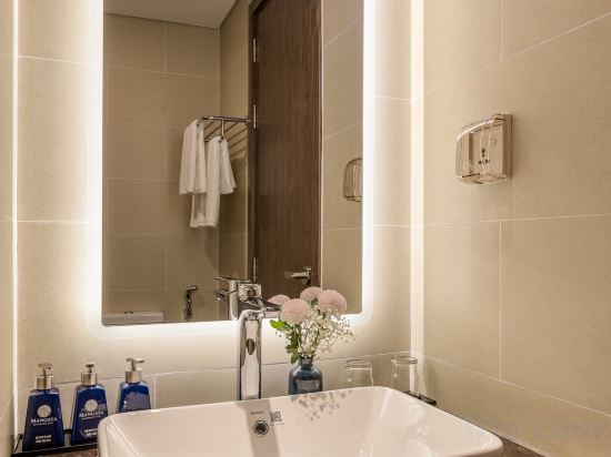 Фото Mangata Beachfront Hotel