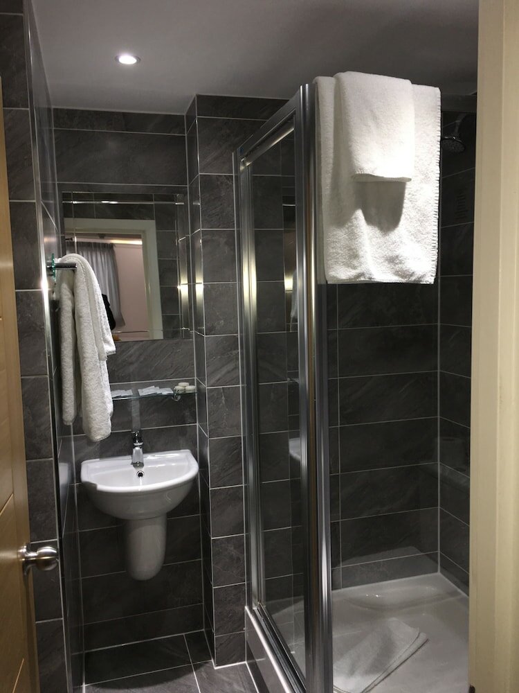 Фото Queens Park Hotel