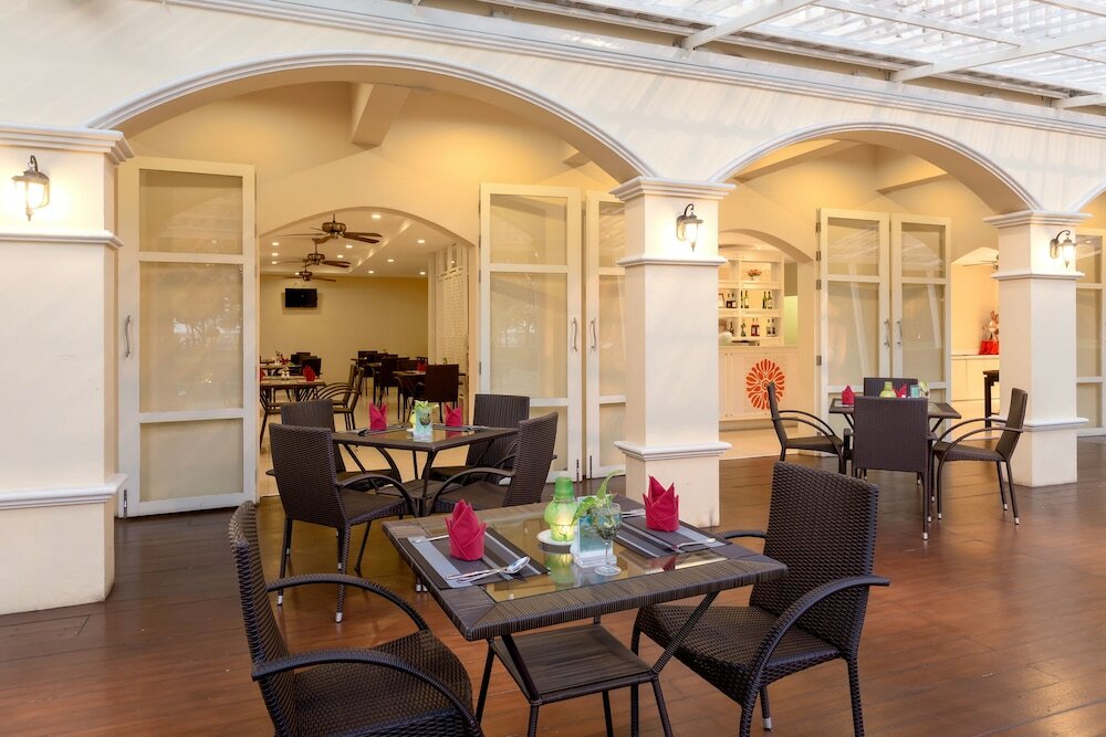 Фото The Front Village