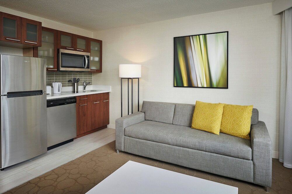Фото Delta Hotels Toronto Mississauga