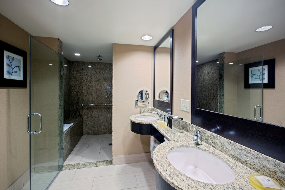 Фото Crowne Plaza Lombard Downers Grove, an Ihg Hotel