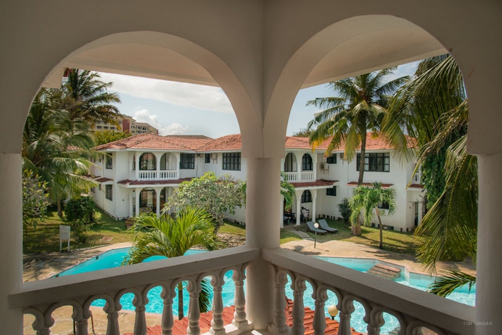 Фото Bahari Dhow Beach Villas