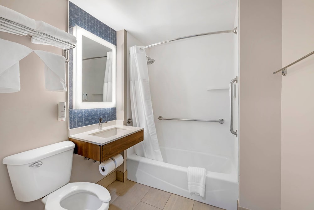 Фото Holiday Inn Express Staten Island West