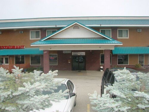Гостиница Canadas Best Value Inn & Suites Castlegar