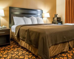 Гостиница Econo Lodge Inn & Suites