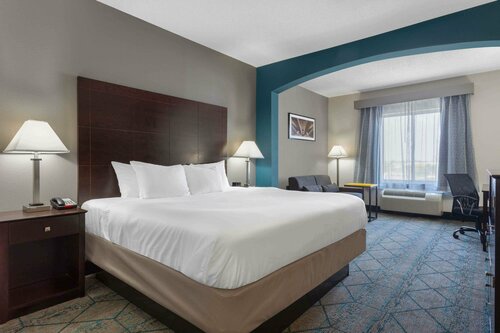 Гостиница La Quinta Inn & Suites by Wyndham Columbus West - Hilliard в Колумбусе