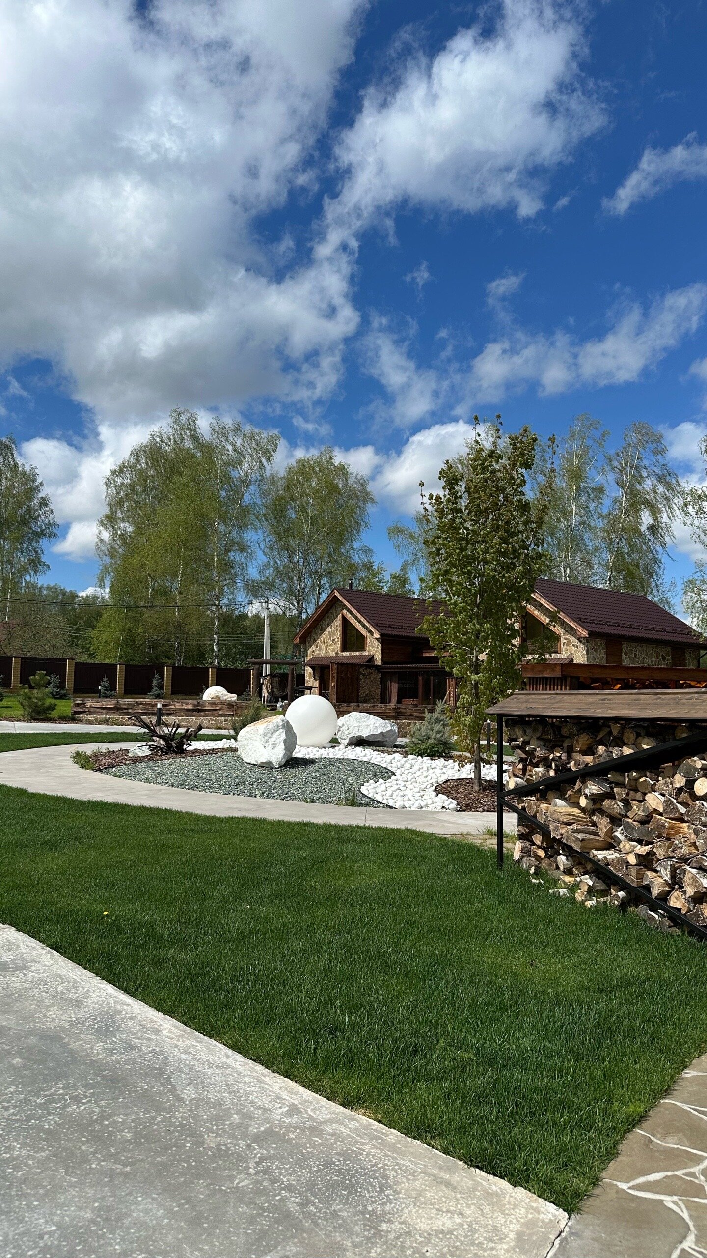 Фото White Grove