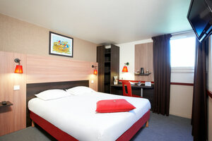 Kyriad - Colombes (Colombes, Rue Albert Camus, 1), hotel