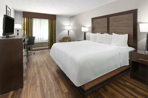 Гостиница La Quinta Inn by Wyndham Buffalo Airport