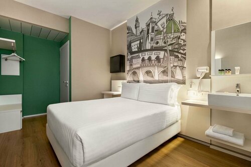 Гостиница Wyndham Garden Florence во Флоренции