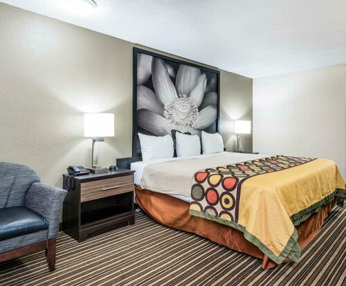 Hotel Super 8 by Wyndham Monroe, State of North Carolina, photo