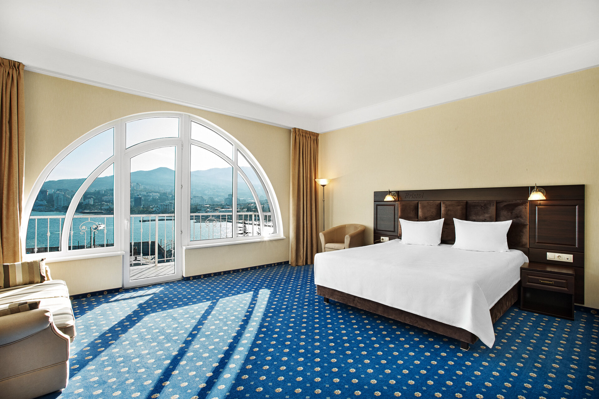 Фото Отель Бристоль