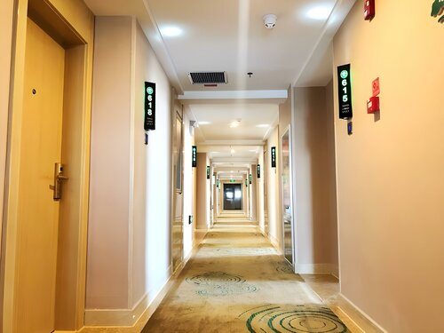 Гостиница GreenTree Inn Urumqi Airport Tianyi International City в Урумчи