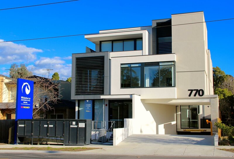 Гостиница Whitehorse Apartment Hotel в Мельбурне