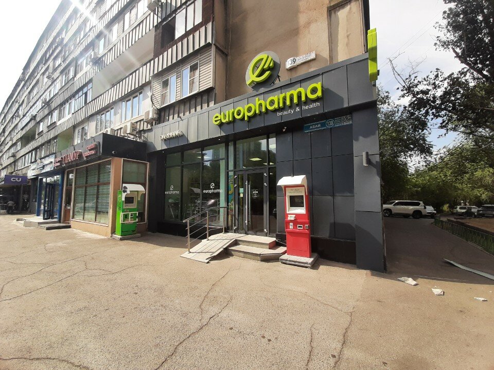 Тесіктері бар жалаңаш еркектер