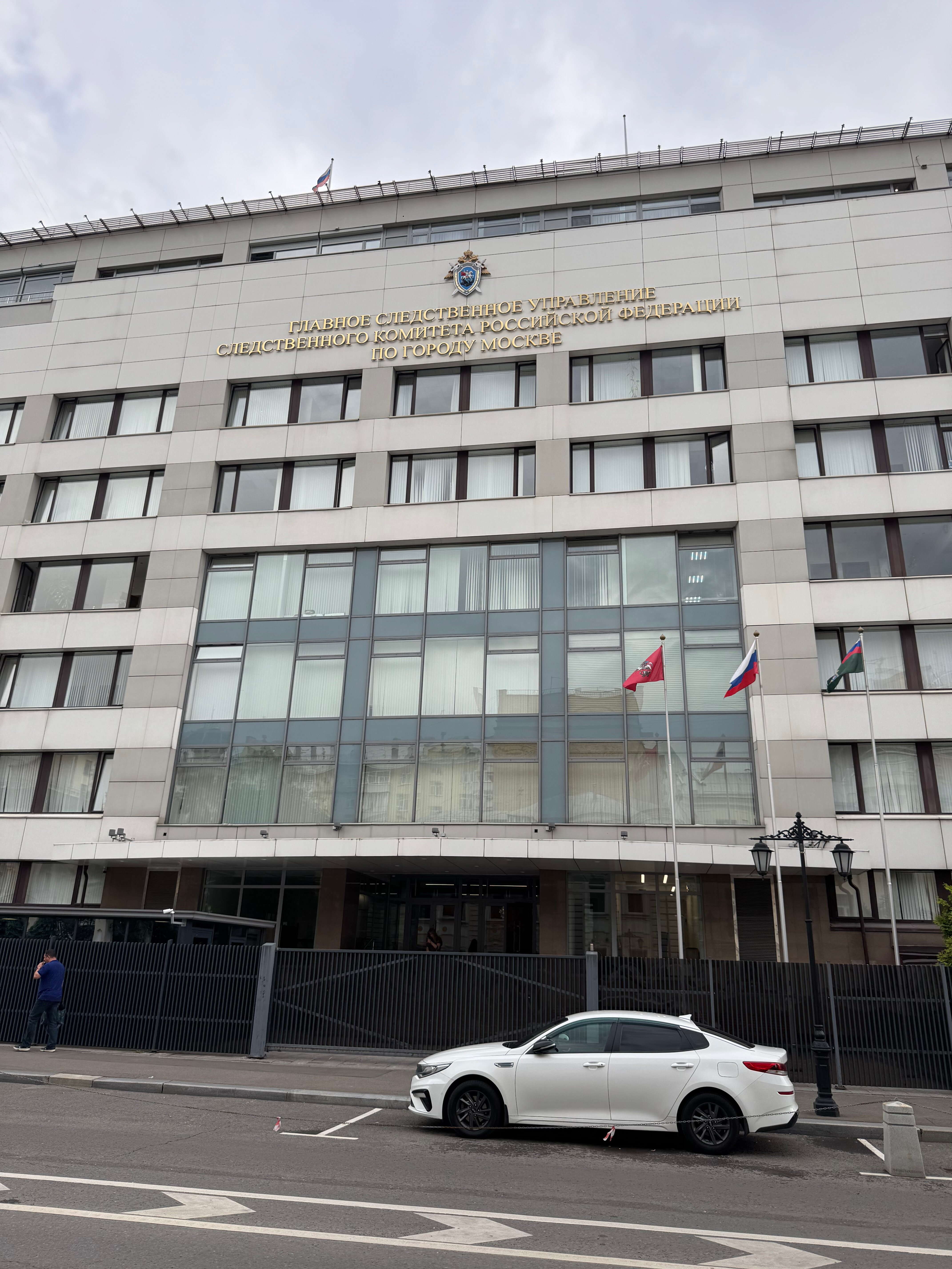 Убийца с арбалетом напал с арматурой на прохожего на западе Москвы