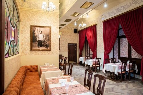 Догги стилінде тұрған жалаң есек әйелдер (фото)