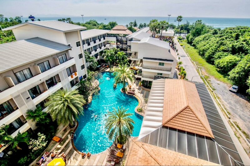 Гостиница Sea Breeze Jomtien Resort в Паттайе