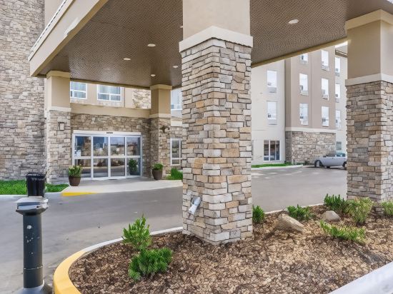 Фото Comfort Inn & Suites Edmonton International Airport