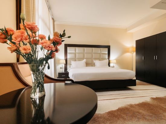 Фото Paris Hotel Yerevan