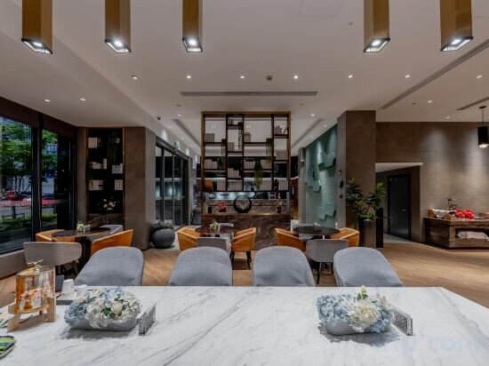 Фото Yitel Premium Shanghai Lujiazui Yuanshen Road Subway Station