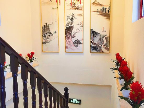 Фото Qinfu Hotel（Beijing Nanluoguxiang Houhai）