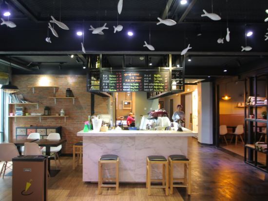 Фото Fish Inn Shanghai East Nanjing Road