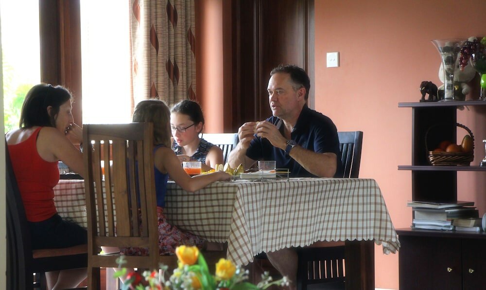 Фото The Airport Villa