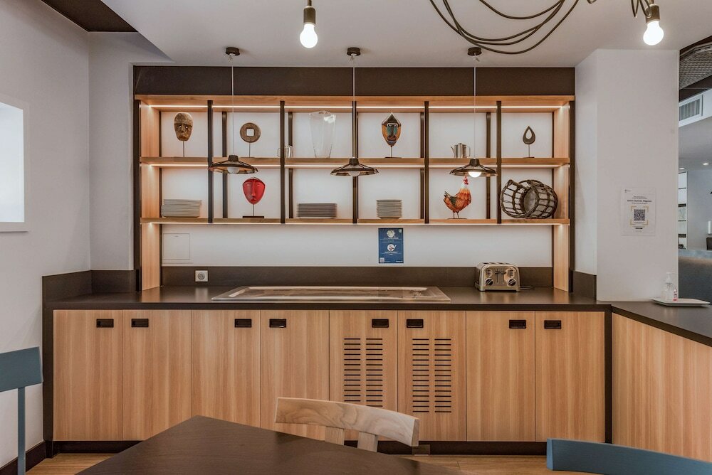 Фото Campanile Chartres Centre - Gare - Cathédrale