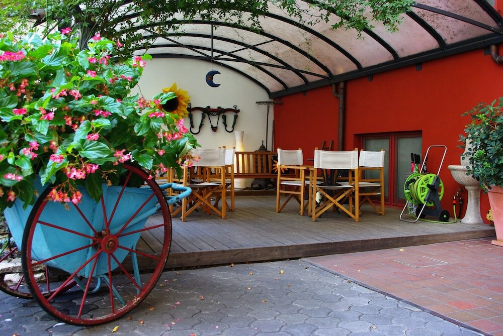 Фото отеля 2