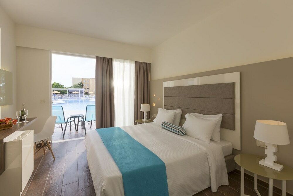 Фото Sunshine Rhodes