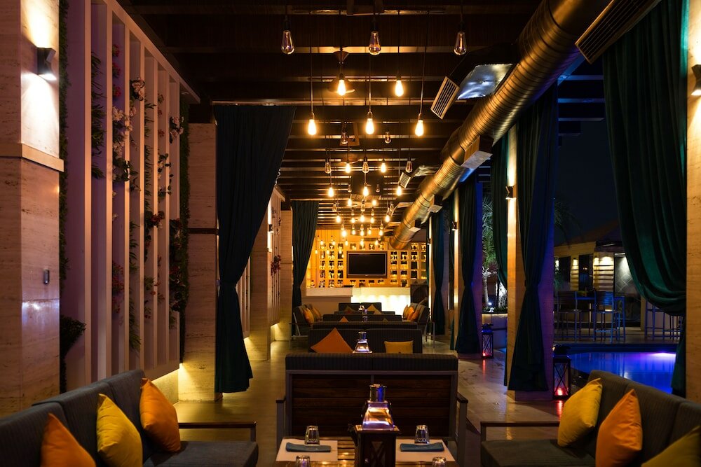 Фото The Landmark Hotel