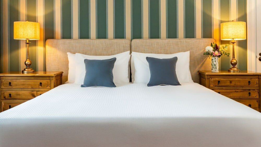 Фото The Russell Boutique Hotel