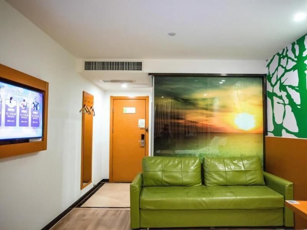 Фото Vatica ZaoZhuang TengZhou Railway Station Hotel