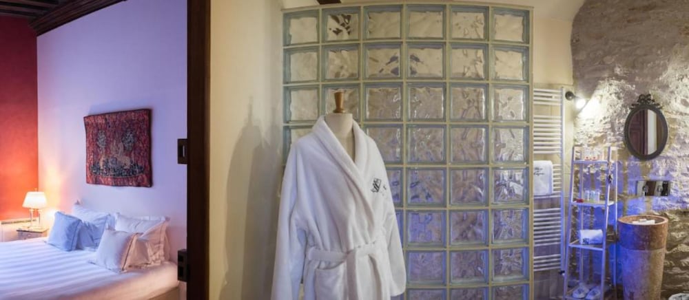 Фото Les Remparts Hôtels et Demeures Historiques