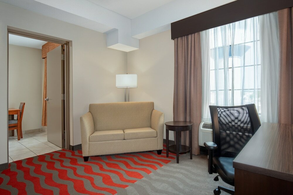 Фото Holiday Inn Express Hotel & Suites Barrie, an Ihg Hotel