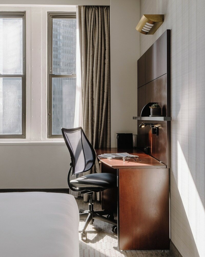 Фото Club Quarters Hotel, Wacker at Michigan, Chicago