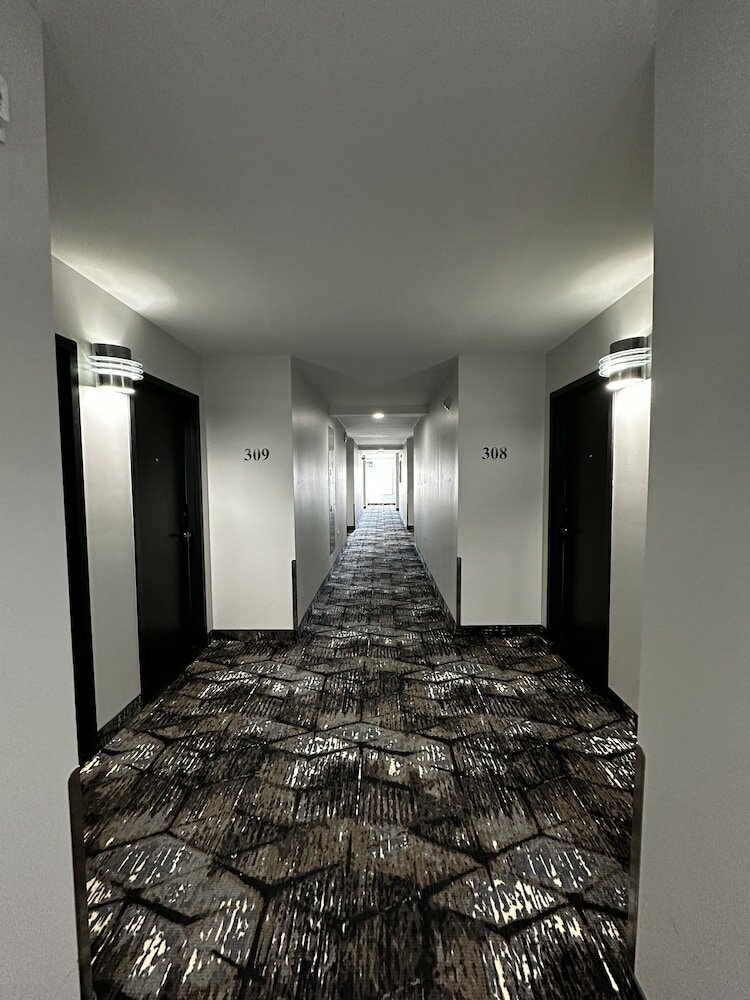 Фото Travelodge by Wyndham Regina