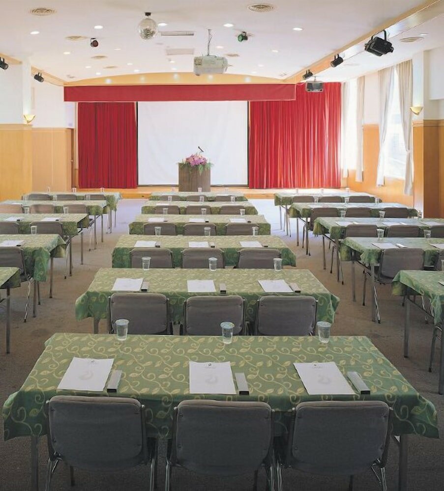 Фото Lakeside Resort Hotel