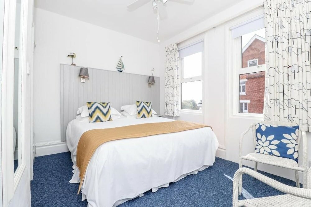 Фото The New England