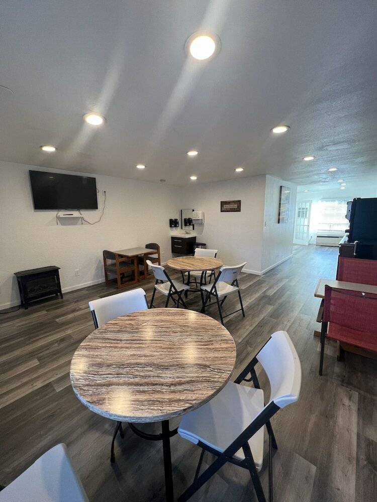 Фото Cedarwood Inn of Ashland