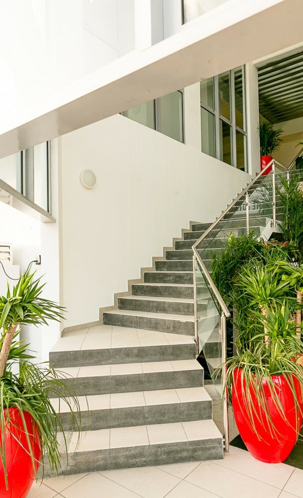 Фото Commodore Suites