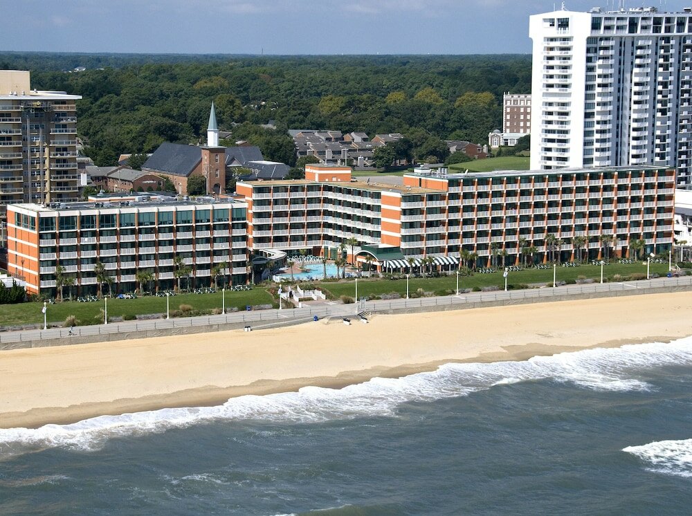 Фото Holiday Inn & Suites Virginia Beach North Beach, an Ihg Hotel