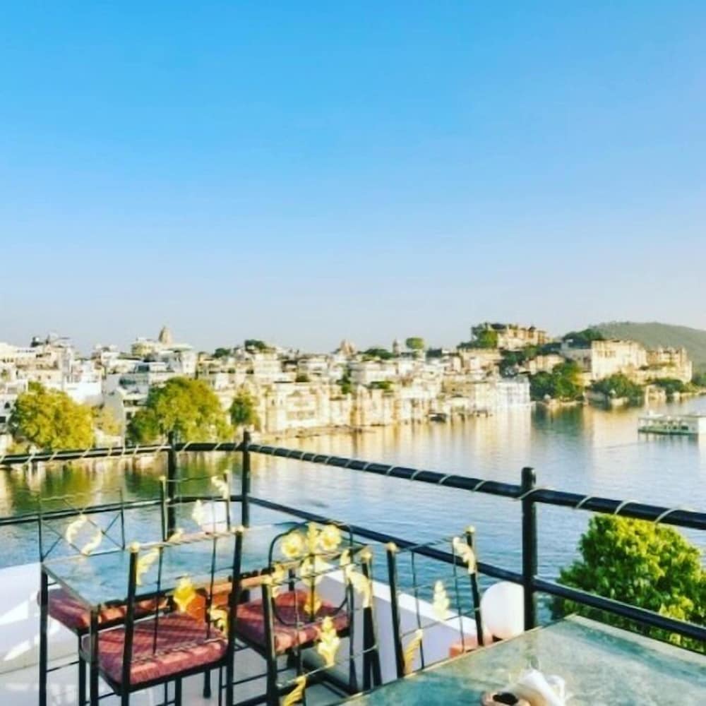 Фото Hotel Hanuman Ghat