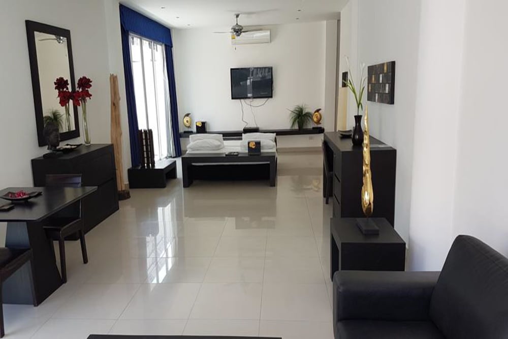 Фото East Suites