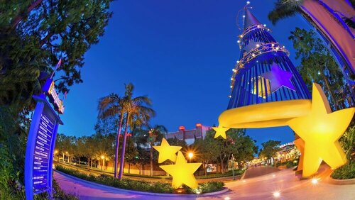Гостиница Disneyland Hotel в Пласентии